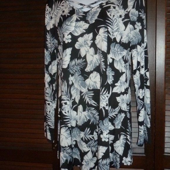 VIVILLI Black Gray & White Floral Leaf Print Tunic - Picture 2 of 8